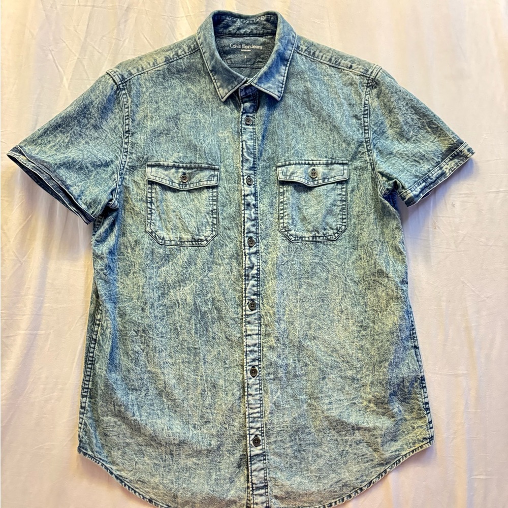 Calvin Klein Men’s Short Sleeve Button Up Denim Acid Stone Wash S